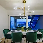 Luxury Penthouse Marina - *