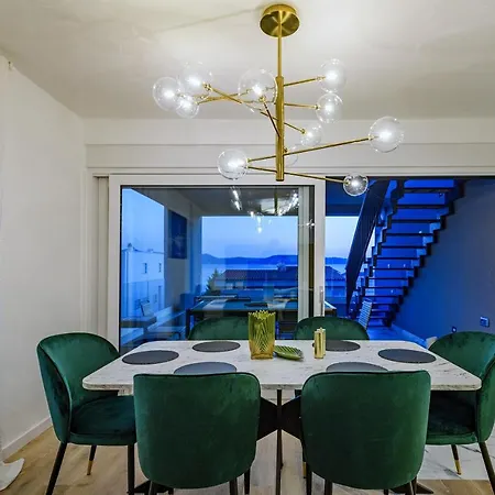 Luxury Penthouse Marina - *