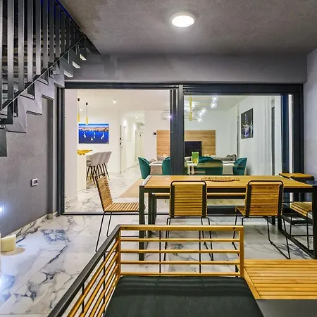Luxury Penthouse Marina - *