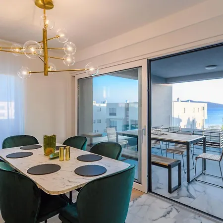 Luxury Penthouse Marina - *