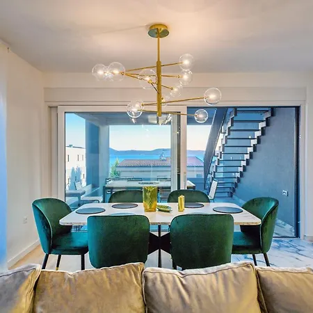 Luxury Penthouse Marina - *